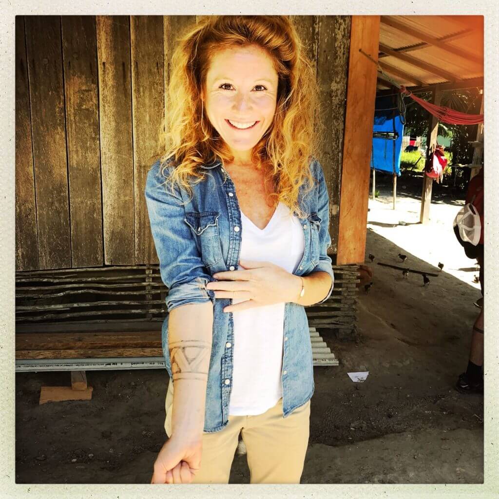 En Amazonie, Anne-Sylvie a enfin craqué pour un tatouage