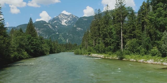 Au Tyrol, Entre Lacs Et Montagnes,